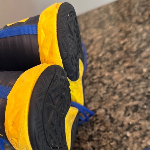 Under Armour boys Blue and Yellow Sneakers EUC 6Y - Picture 7 of 15